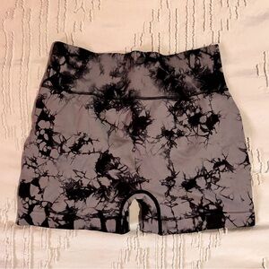 Patterned Workout Shorts with Butt Scrunch